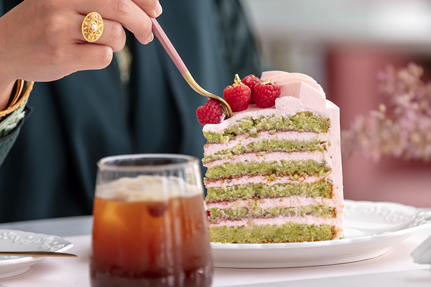 Pistache Rose Gateau